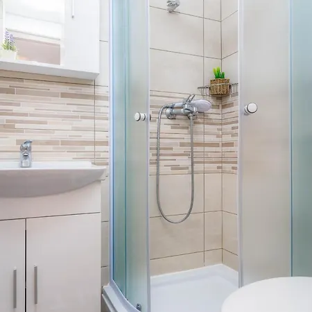 Mirela דירה קרק