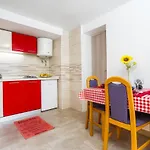 Mirela Apartament *